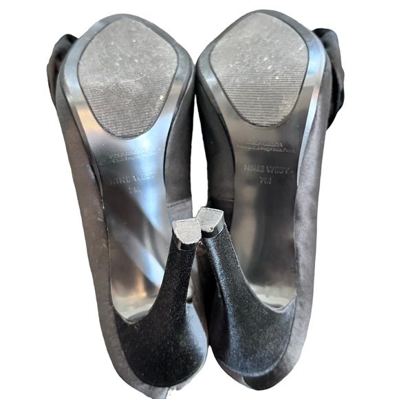 Nine West Lillyao Black Satin Rosette Peep Toe Slip On Stiletto Heel Size 7 - Picture 4 of 9